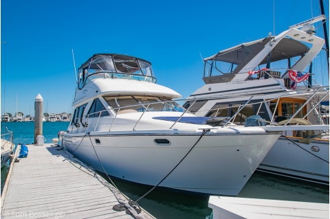 2002 Bayliner 3988 Command Bridge